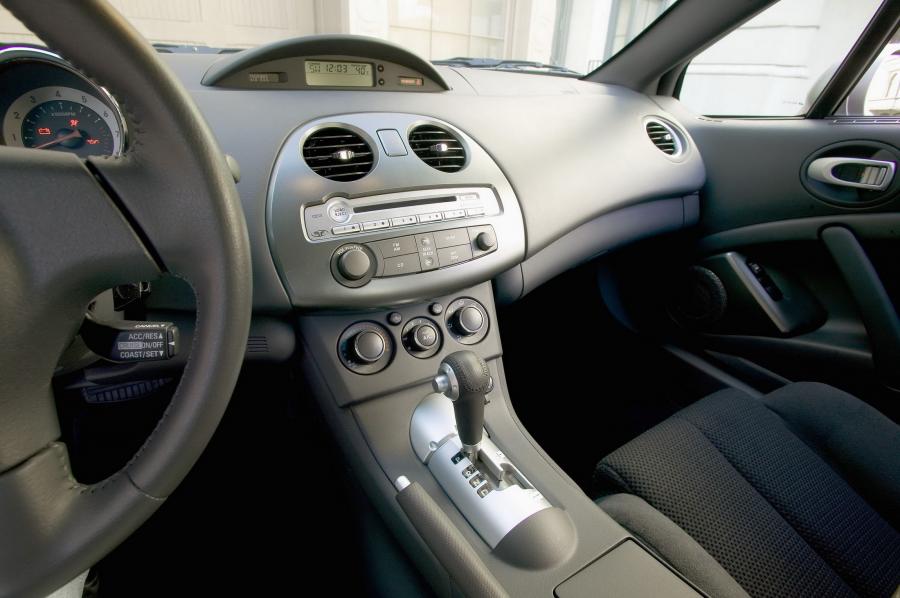  Mitsubishi Eclipse 2009 года  (фото 30 из 205)
